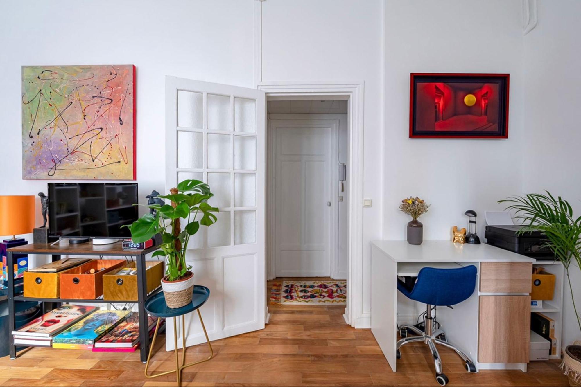 Charming Quiet Near Montmartre Apartment