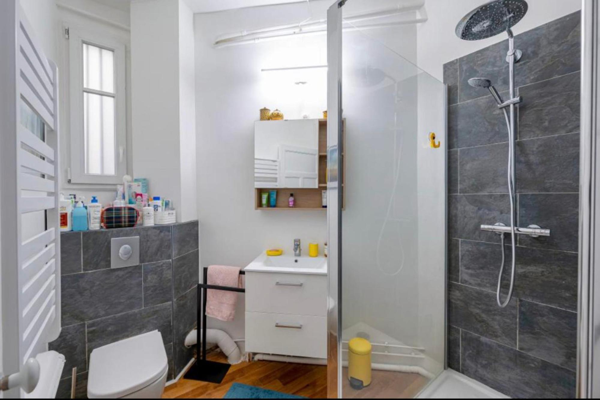Charming Quiet Near Montmartre Apartment